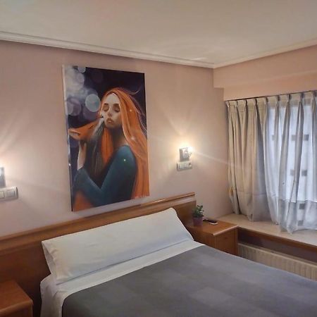 Hostal Alvarez Oviedo Bagian luar foto